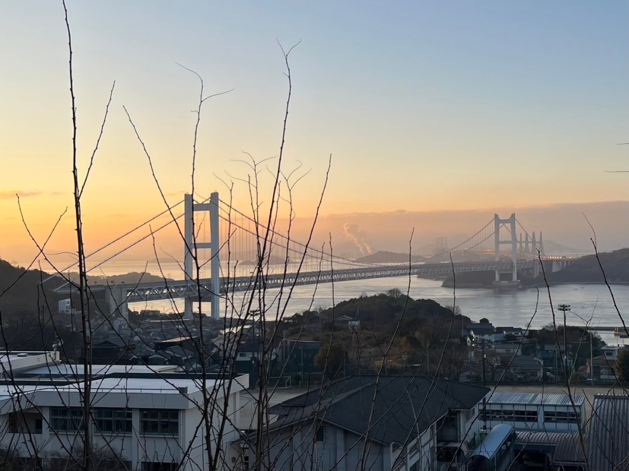 早朝の瀬戸大橋