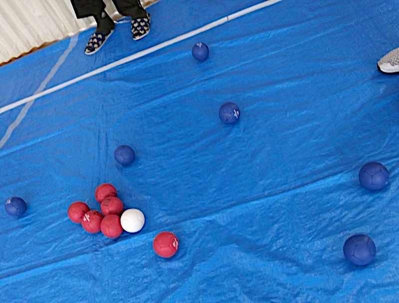 ふれあいサロン笑游会からのボッチャ指導です