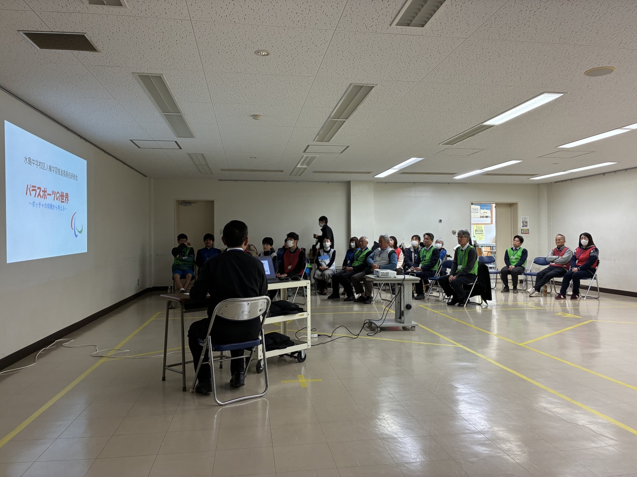 まずは皆んなでパラスポーツについての座学