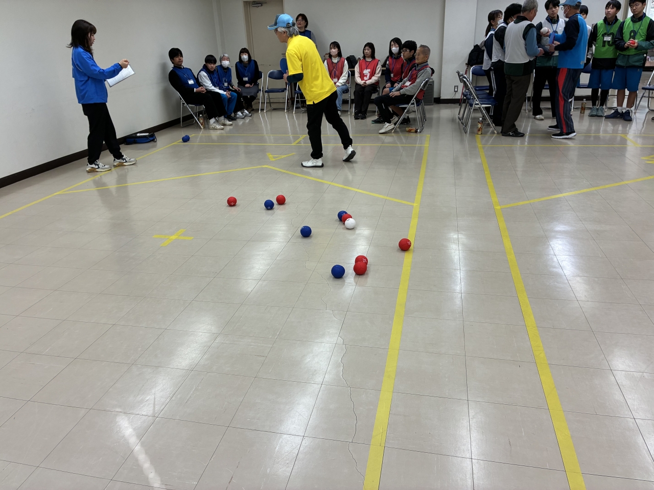 チームに分かれて対戦