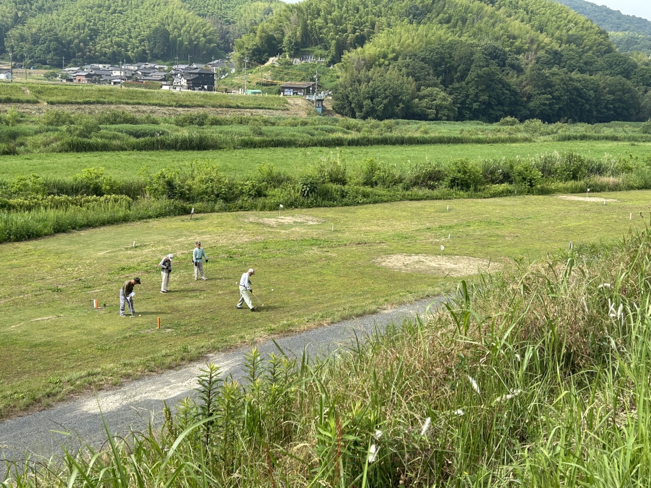 小田川の河川敷では「マレットゴルフ」が盛んに行われています